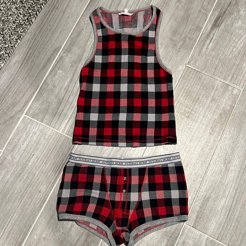 Victoria secret boy short plaid on set